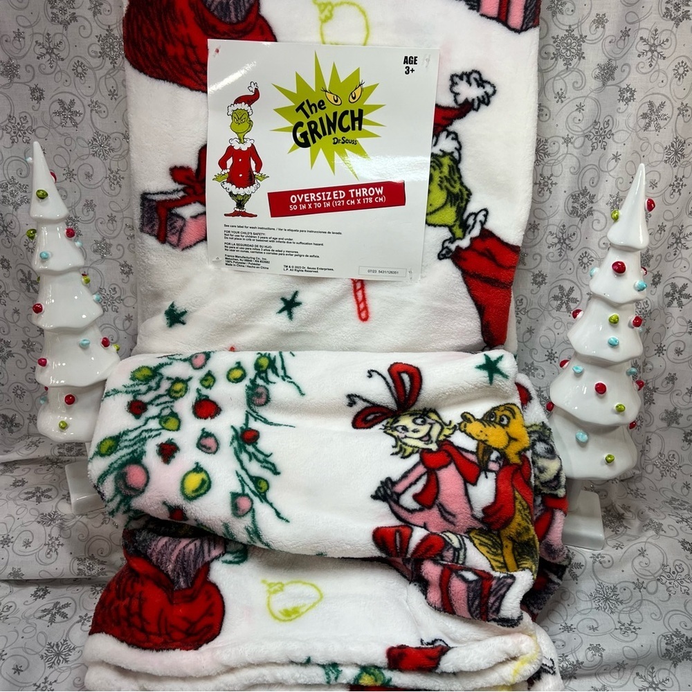 How The Grinch Stole Christmas Oversized VIRAL Throw Blanket - CIndy Lou Who Max